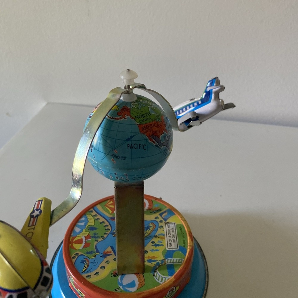 Vintage Retro Wind-Up Tin Metal Toy Universal Planes Fly Around Globe - Picture 8 of 10